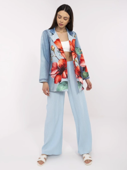 Niebieska damska marynarka w kwiaty