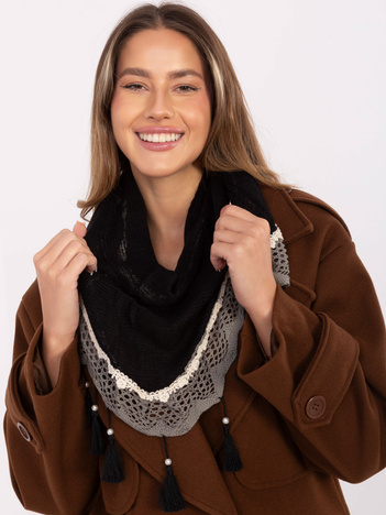 Czarna trójkątna chusta z perełkami