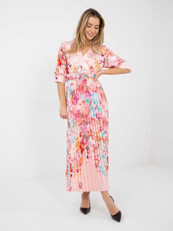 Jasnoróżowa rozkloszowana sukienka w kwiaty