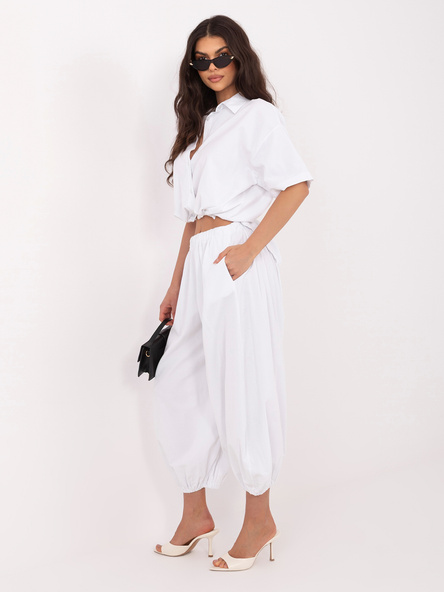 Białe sztruksowe spodnie z nogawką 7/8