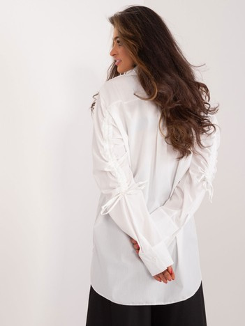 Biała długa koszula oversize z kołnierzem