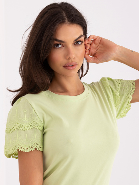 Pistacjowa bluzka boho z ozdobną koronką
