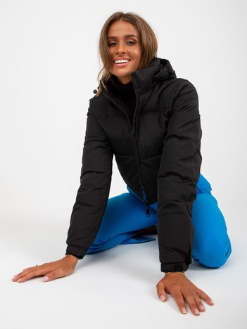Czarna krótka kurtka zimowa z pikowaniem