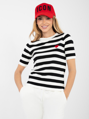 Czarny sweter z haftem w kształcie serca