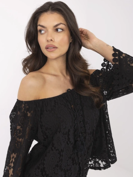Czarna koronkowa bluzka hiszpanka z wiązaniem
