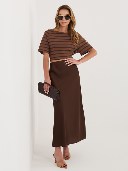 Brązowa satynowa spódnica o długości maxi