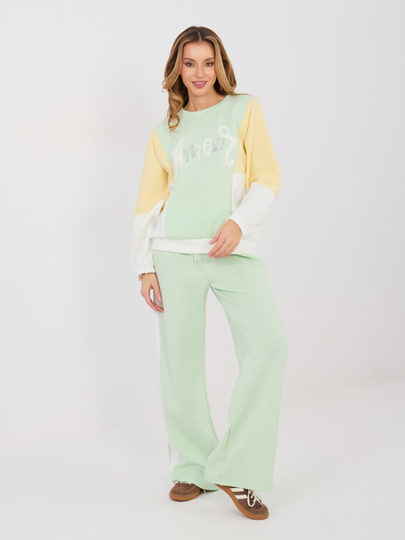 Pistacjowy casualowy komplet z aplikacjami RUE PARIS