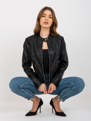 Czarna damska kurtka z ekoskóry biker z pikowaniem