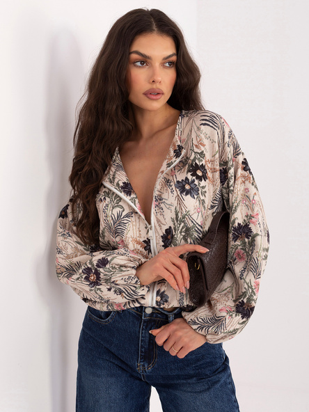 Czarna damska kurtka o kroju bomberki