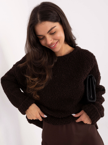 Ciemnobrązowy sweter boucle z podwijanymi rękawami