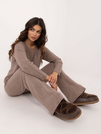 Ciemnobeżowy dzianinowy komplet z wiskozą