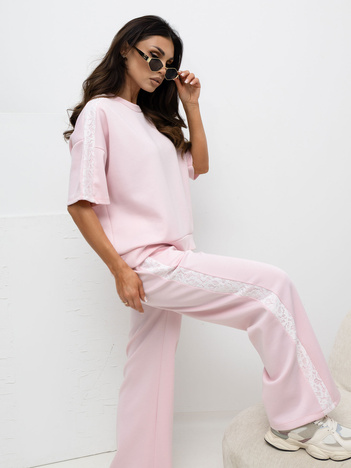 Jasnoróżowe dresowe spodnie z szeroką nogawką