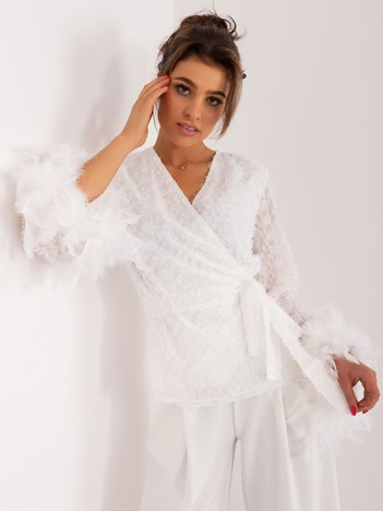 Biała bluzka wizytowa z piórami na rękawach