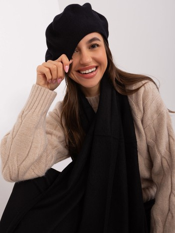 Czarna damska czapka zimowa typu beret