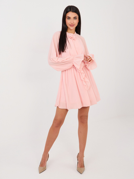 Brzoskwiniowa sukienka z ozdobnymi różami RUE PARIS