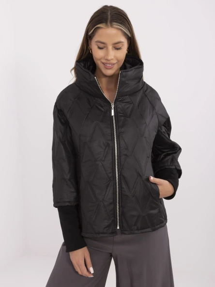 Czarna pikowana kurtka damska bez kaptura