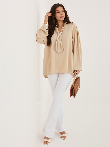 Beżowa elegancka bluzka z wiązaniem