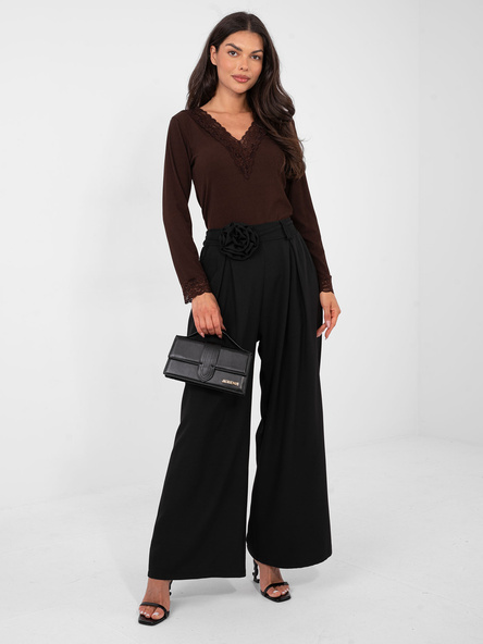 Czekoladowa dopasowana bluzka w prążek