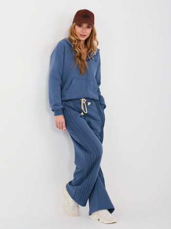 Brudnoniebieskie spodnie z ozdobnym kantem NATURAL SIDE