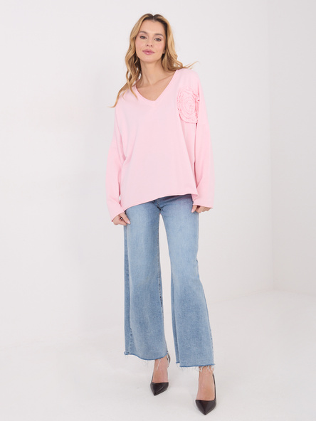 Jasnoróżowa bluzka z kwiatową aplikacją 3D