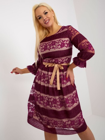 Fioletowa koktajlowa sukienka plus size z koronką