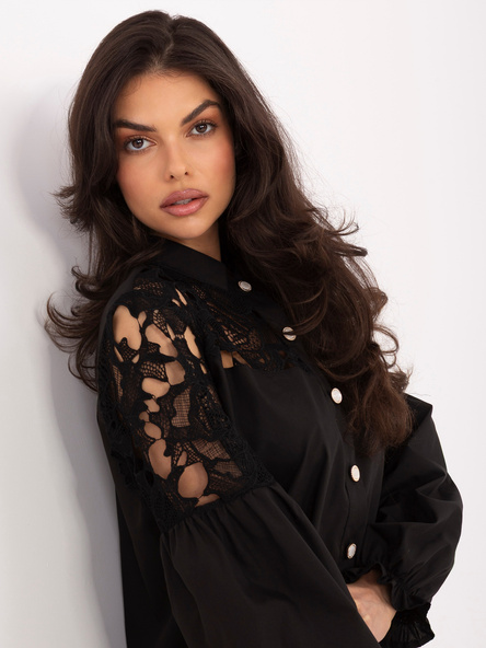 Czarna elegancka koszula damska z koronkowymi wstawkami