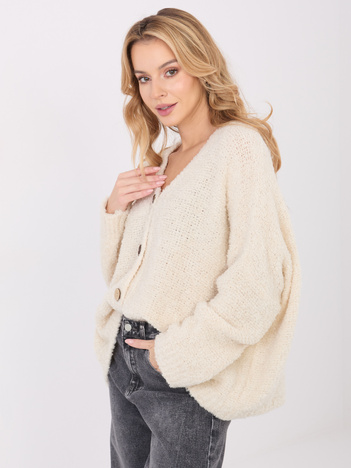 Kremowy sweter boucle z zapięciem na guziki
