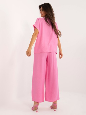 Różowy komplet letni ze spodniami z paskiem