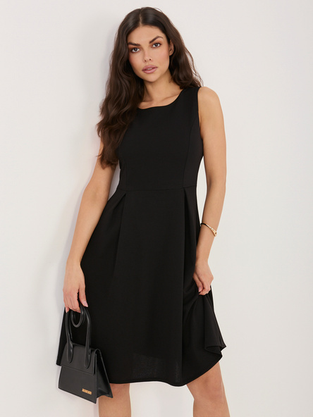 Czarna rozkloszowana sukienka bez rękawów