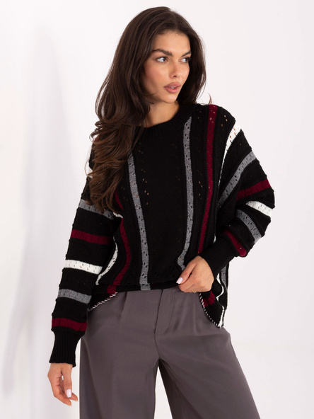 Czarny sweter oversize z okrągłym dekoltem