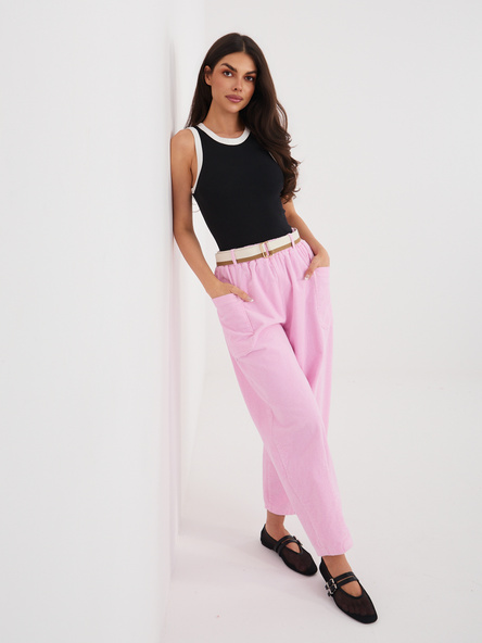 Pastelowe różowe sztruksowe spodnie z nogawką 7/8 RUE PARIS