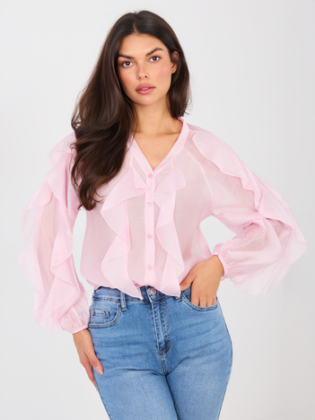 Jasnoróżowa prześwitująca koszula damska z falbaną i bufiastymi rękawami