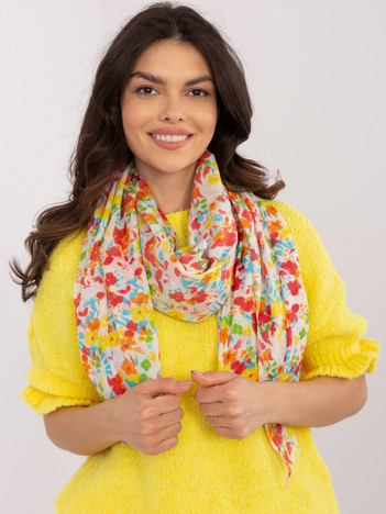 Czerwono-biała chusta w kolorowe kwiaty