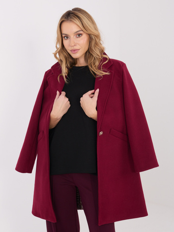 Bordowy płaszcz z ozdobnym guzikiem
