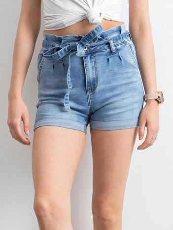 Niebieskie szorty z denimu z paskiem