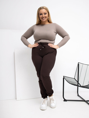 Czekoladowe damskie spodnie plus size basic