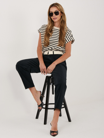 Czarne sztruksowe spodnie ze zwężaną nogawką