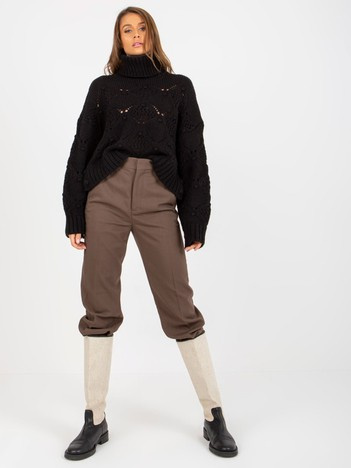 Czarny ażurowy sweter z golfem i szerokim rękawem