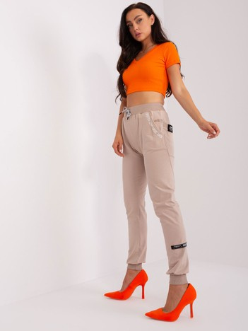 Beżowe bawełniane spodnie dresowe z kieszeniami