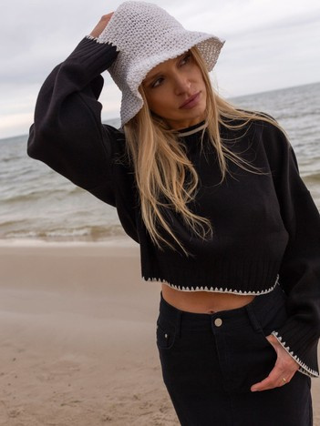 Czarny damski sweter oversize