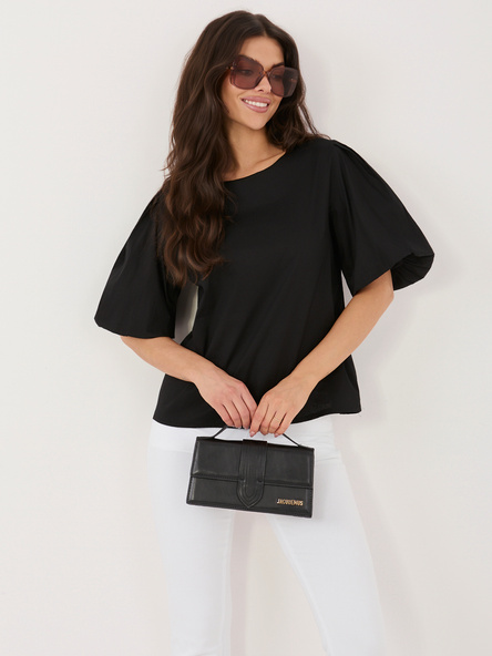 Czarna bluzka oversize z krótkim rękawem