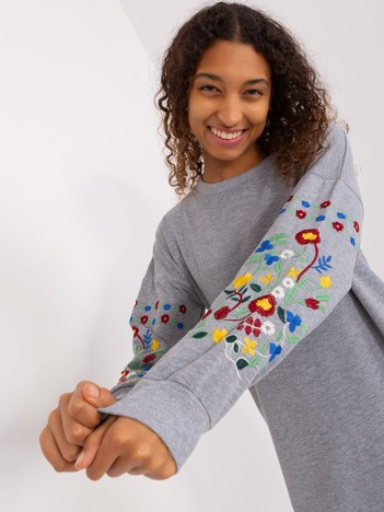 Szara sukienka dresowa z wyhaftowanymi kwiatami  RUE PARIS