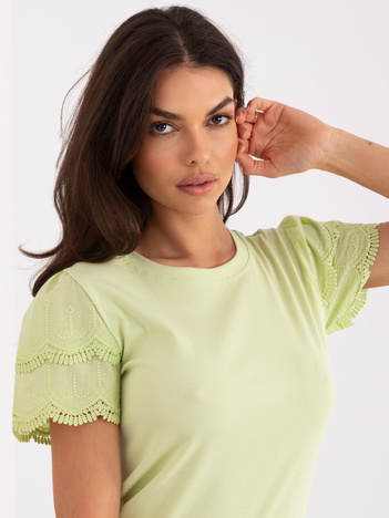 Pistacjowa bluzka boho z ozdobną koronką