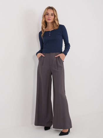 Granatowa bluzka basic z guzikami przy dekolcie