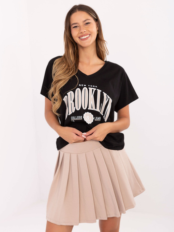 Czarno-beżowy komplet ze spódnicą w tenisowym stylu