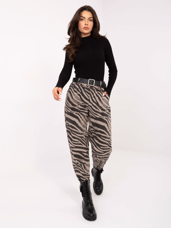 Beżowe damskie spodnie z paskiem