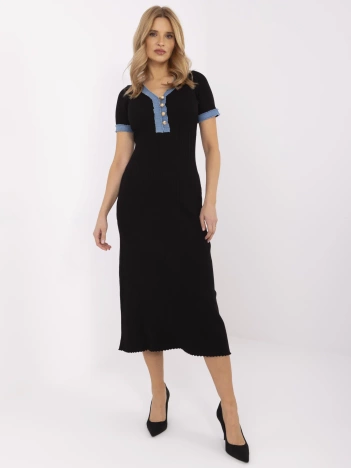 Czarna dzianinowa sukienka z jeansowymi wstawkami