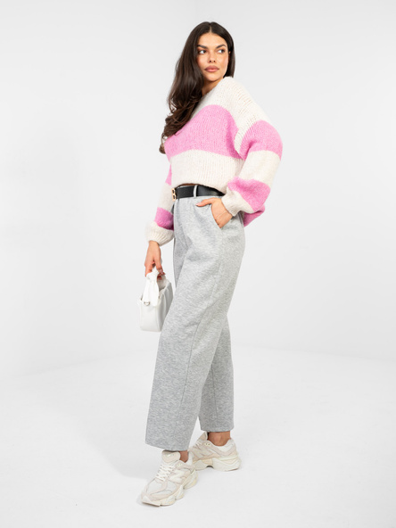 Szare dresowe spodnie z ozdobnymi przeszyciami