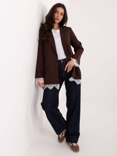 Czekoladowa damska marynarka z zapięciem na guzik