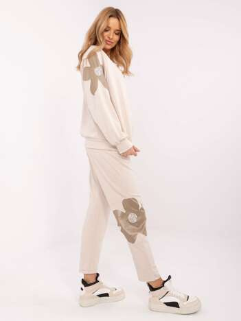 Beżowy dwuczęściowy komplet casualowy z cekinami
